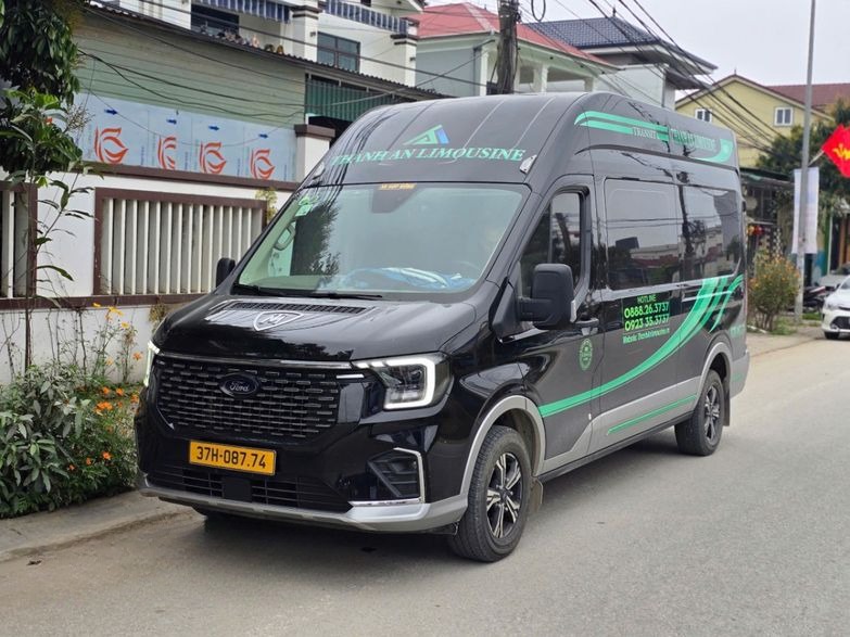 Xe Thành An Limousine Bên hông xe Xe Limousine 11 chỗ