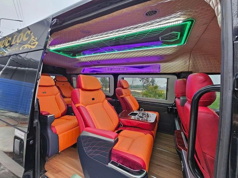 Xe Đức Lộc Limousine Ghế ngồi Nội thất Limousine 9 chỗ