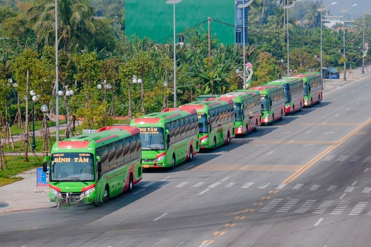 Xe Bình Tâm Mặt trước xe Bên hông xe Limousine 36 phòng