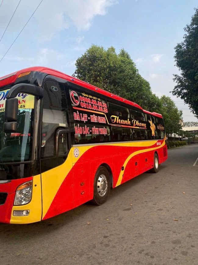Xe Thanh Phong Bên hông xe Mặt trước xe Giường nằm 40 chỗ
