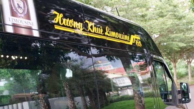 Xe Hương Khuê Bên hông xe Limousine 12 chỗ