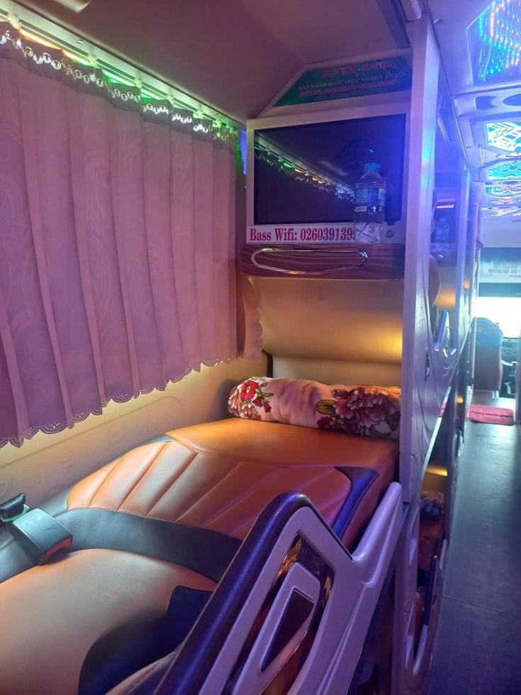 Xe Việt Tân Nội thất Limousine 34 phòng
