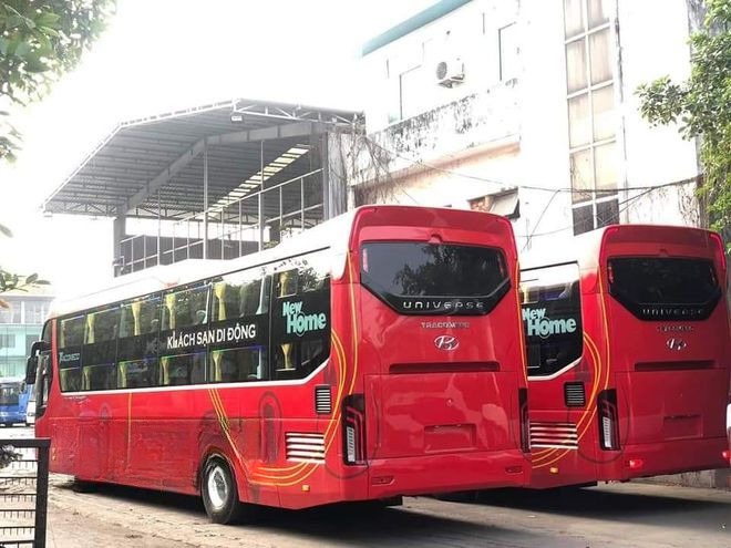 Xe Phú Quý Buslines Mặt sau xe Bên hông xe Limousine 34 phòng