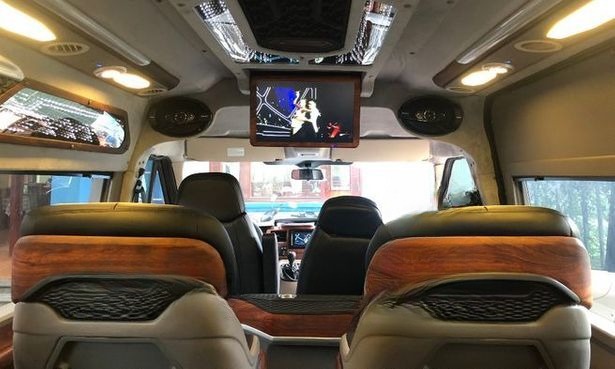 Xe Ninh Bình Excursion Transport Ghế ngồi Tiện ích Nội thất Limousine 9 chỗ VIP