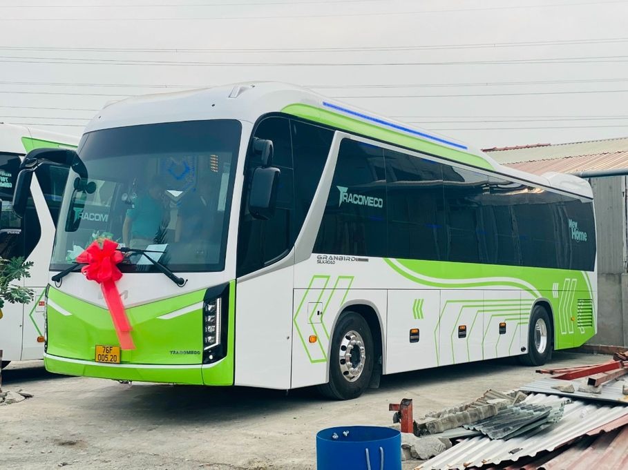 Xe Khang Vy Limousine Mặt trước xe Bên hông xe Limousine 24 Phòng Đôi
