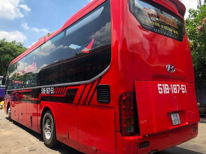Xe Tín Nghĩa Bên hông xe Giường nằm 42 chỗ