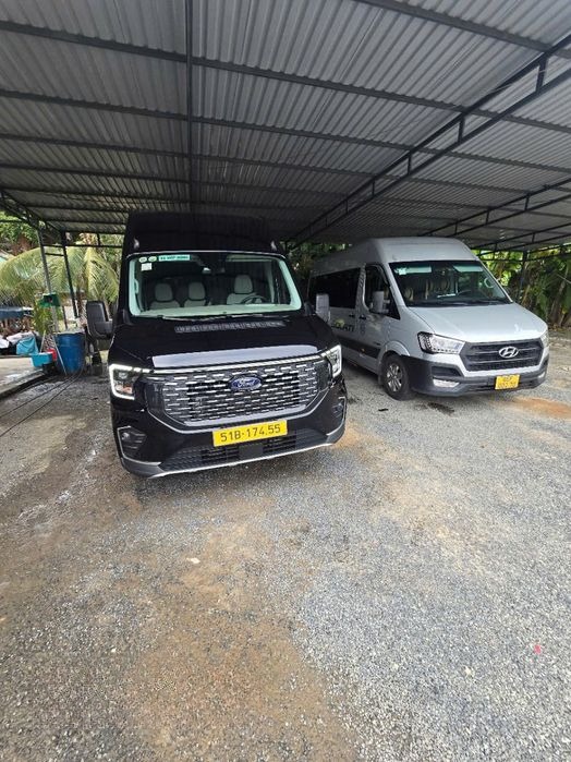 Xe Kim Thành (Lagi) Mặt trước xe Ford 16 chỗ