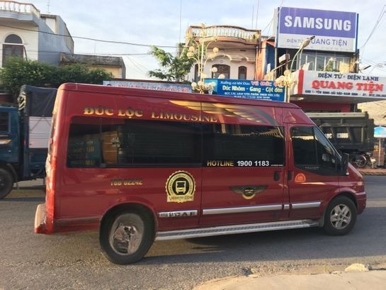 Xe Đức Lộc Limousine Bên hông xe Ghế ngồi 16 chỗ