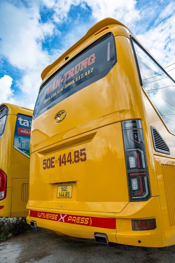 Xe Tuấn Trung Bên hông xe Mặt sau xe 