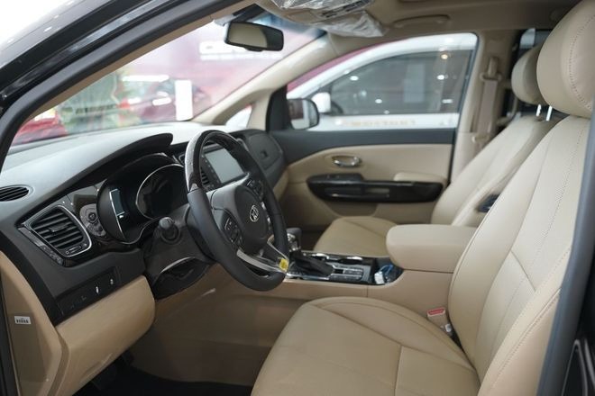 Xe Hà Lan Tiện ích Xe 6 chỗ