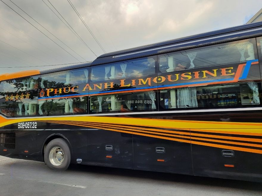 Xe Phúc Anh  Bên hông xe Giường nằm Limousine 34 Phòng