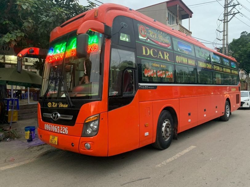 Xe Kết Đoàn Tây Bắc Bên hông xe Giường nằm 46 chỗ