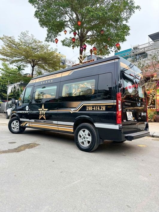 Xe Rin Hà Travel Car Bên hông xe Limousine 9 chỗ