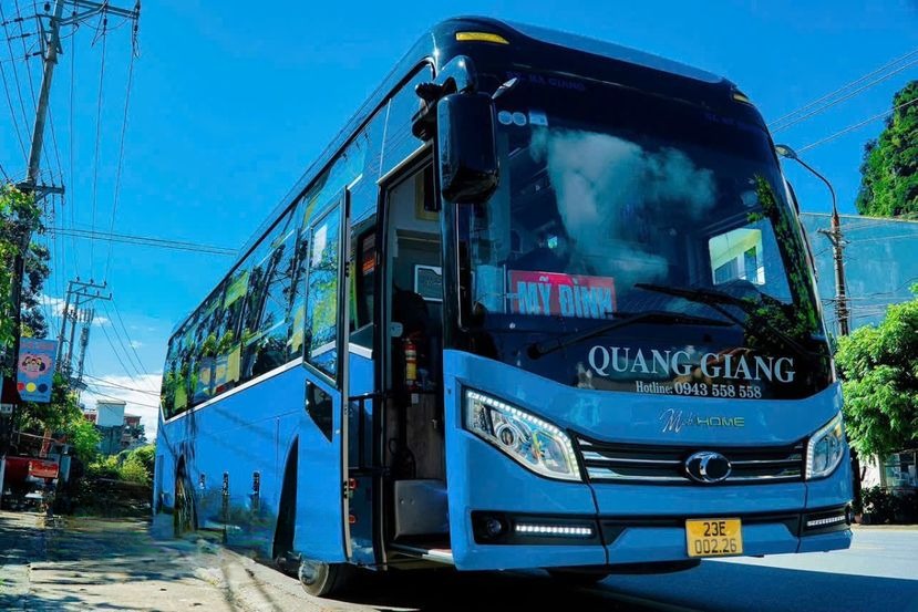 Xe Quang Giang (Hà Giang) Mặt trước xe Cabin 24 phòng