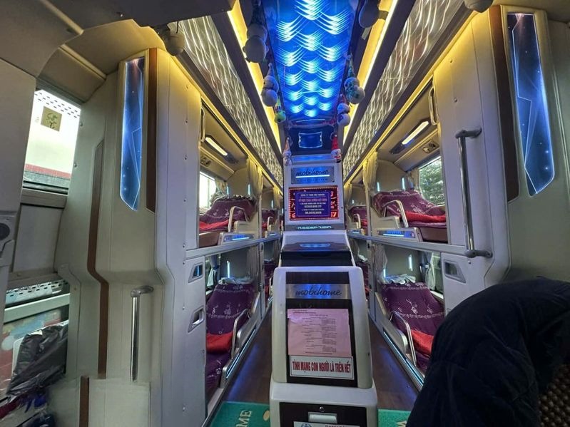 Xe Khánh Truyền (Hà Tĩnh) Nội thất Limousine giường phòng 32 chỗ (WC)