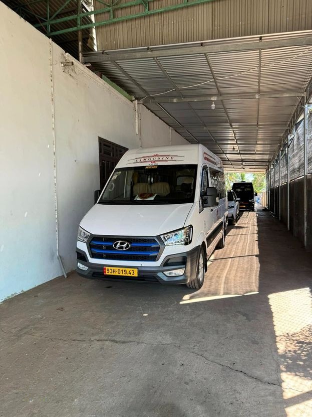 Xe Hoa Sen Mặt trước xe Xe 16 chỗ