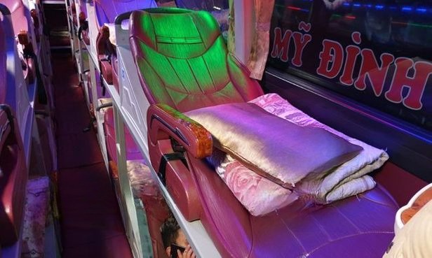 Xe Ngọc Sơn Nội thất Tiện ích Limousine 9 chỗ VIP