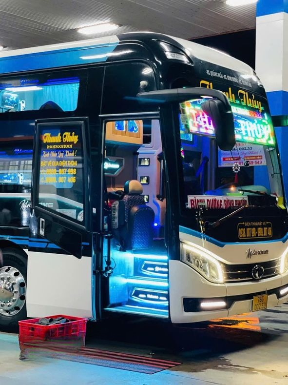 Xe Thanh Thuỷ - Quảng Ngãi Bên hông xe Limousine 24 Phòng 
