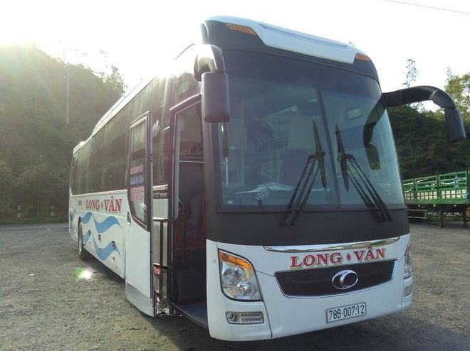 Xe Long Vân - Phú Yên Mặt trước xe Bên hông xe Gường nằm 44 chỗ