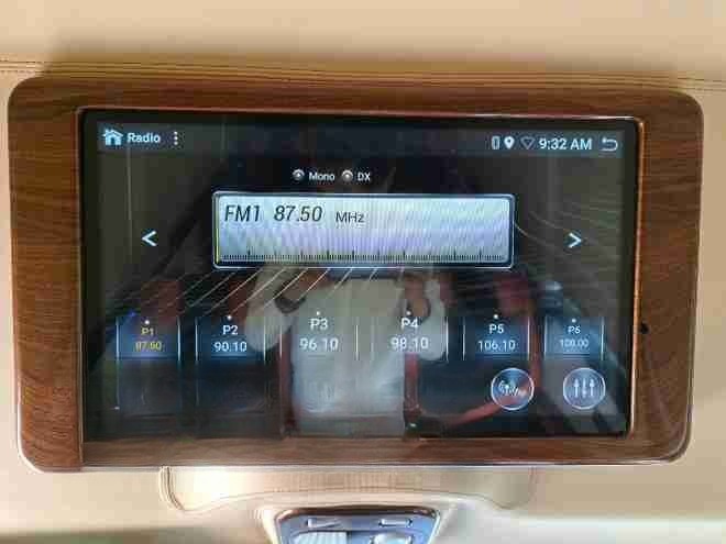Xe Cúc Tùng Tiện ích Limousine 9 chỗ VIP