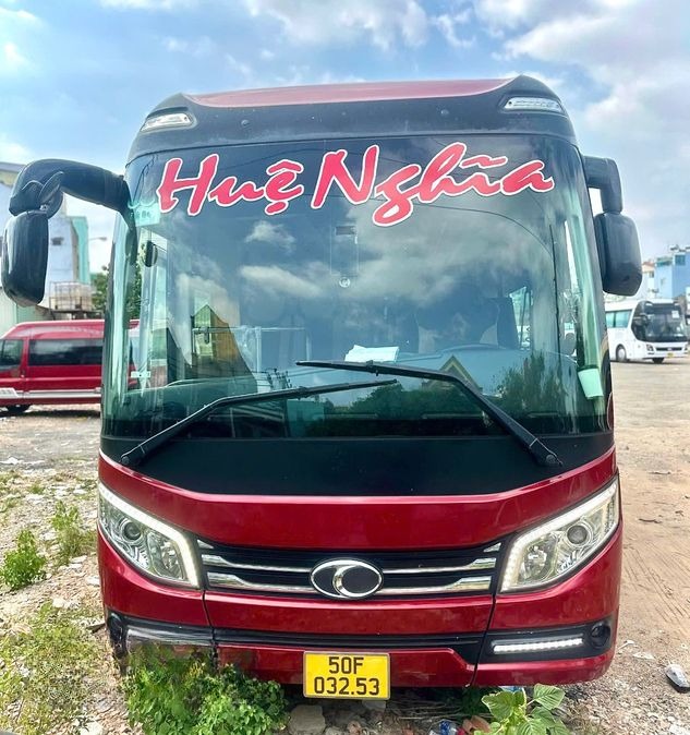 Xe Huệ Nghĩa Limousine Mặt trước xe Ghế ngồi 28 chỗ