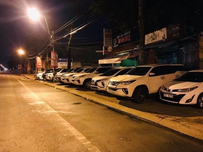Xe Phú Quí Mặt trước xe Bên hông xe Ghế ngồi 7 chỗ