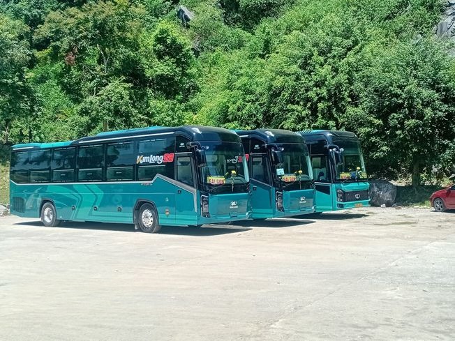 Xe Phúc Tuyết Mặt trước xe Bên hông xe Giường nằm 44 chỗ