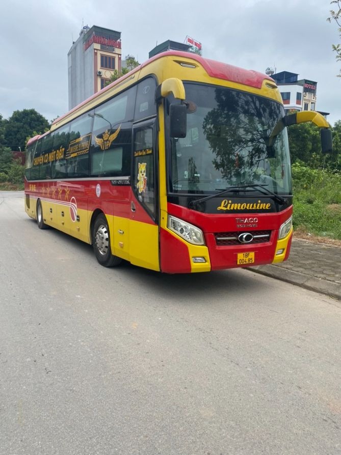 Xe SaPa Explore Mặt trước xe Bên hông xe Cabin 22 phòng
