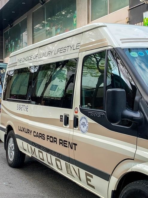 Xe G5Car Bên hông xe Limousine 9 chỗ