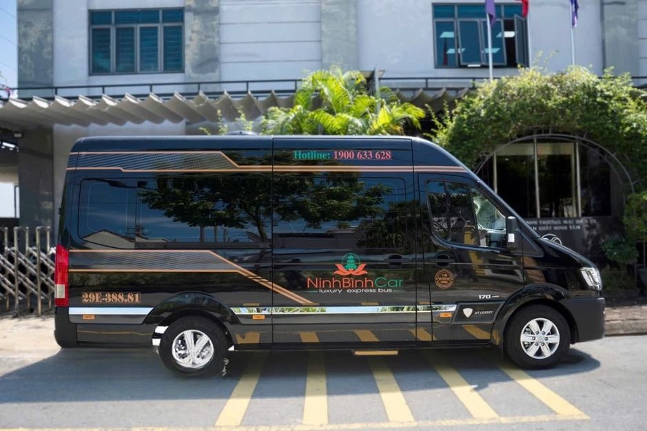 Xe Ninh Bình Car Bên hông xe Limousine 10 chỗ