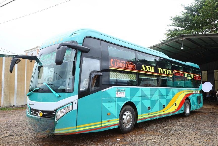 Xe Anh Tuyên Mặt trước xe Bên hông xe Limousine 24 phòng 