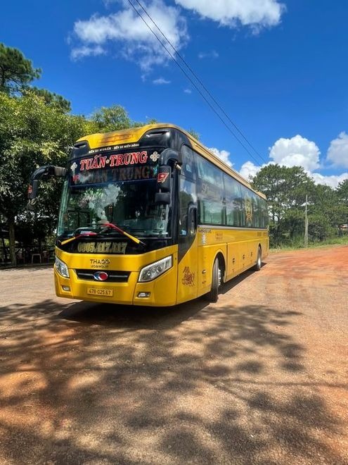Xe Tuấn Trung Mặt trước xe Limousine 22 phòng 