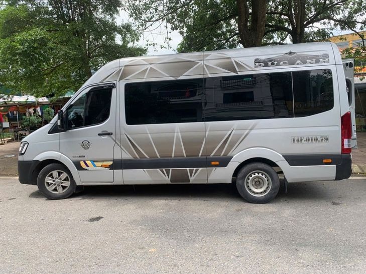 Xe Đức Anh Limousine Bên hông xe Limousine 15 chỗ