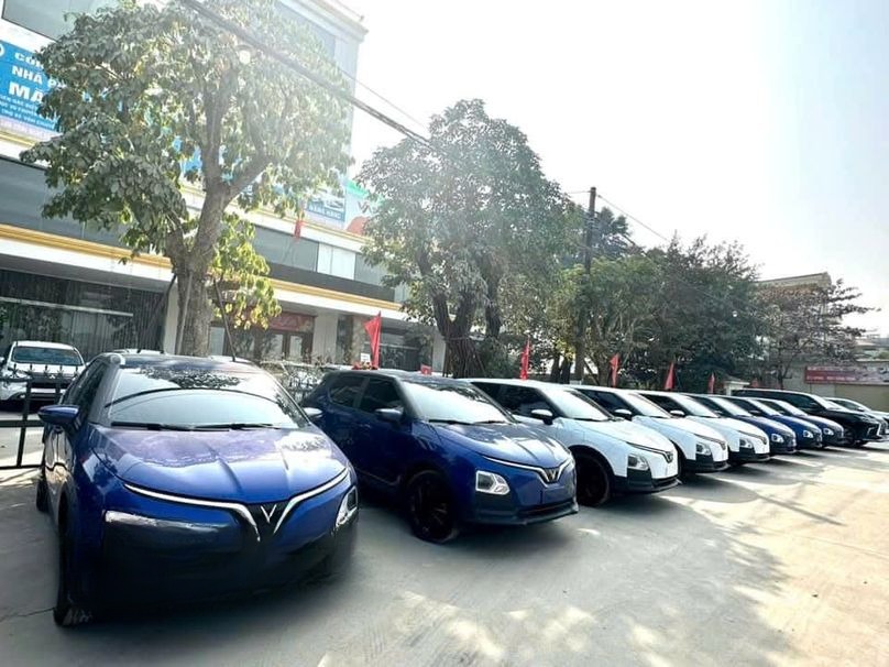 Xe Hồng Phượng Limousine Mặt trước xe Limousine 11 chỗ