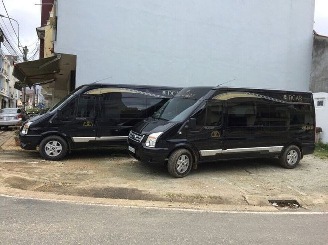 Xe Vy Vân Bên hông xe Limousine 9 chỗ (VIP)