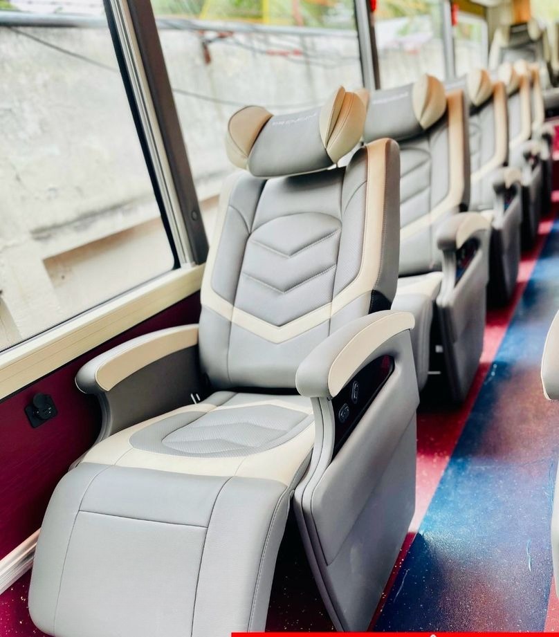 Xe Cát Bà Easy Nội thất Limousine 19 chỗ