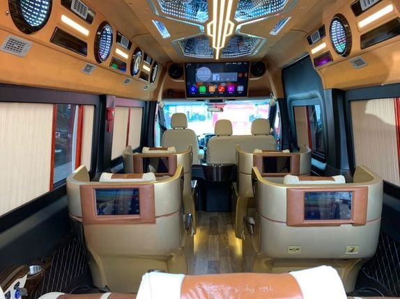 Xe Lovabus Ghế ngồi Tiện ích Nội thất Limousine 9 chỗ