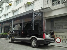 Xe Dream Transport Bên hông xe Limousine 10 chỗ VIP