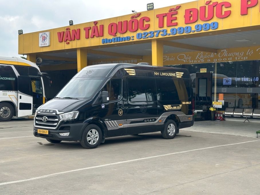 Xe Đức Phát (Thanh Hóa) Mặt trước xe Limousine 11 chỗ