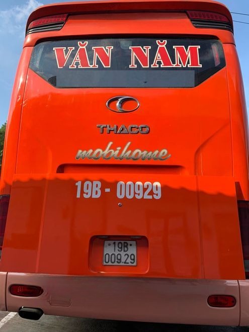 Xe Văn Năm Mặt sau xe Giường nằm 44 chỗ