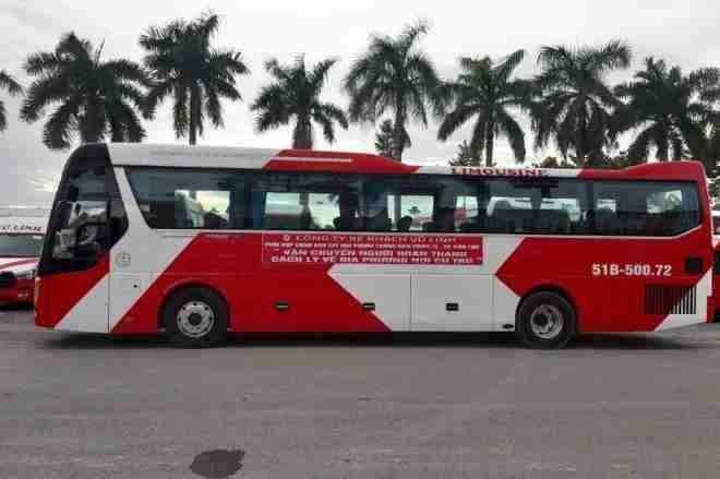 Xe Vũ Linh limousine Mặt trước xe Bên hông xe 