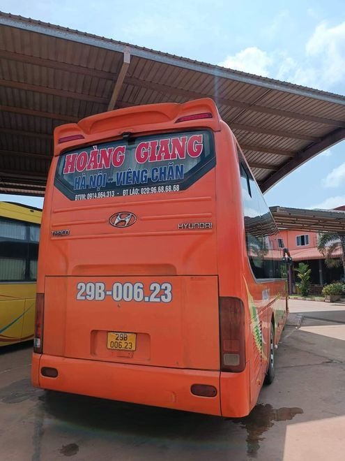 Xe Hoàng Giang Mặt sau xe Giường nằm 40 chỗ