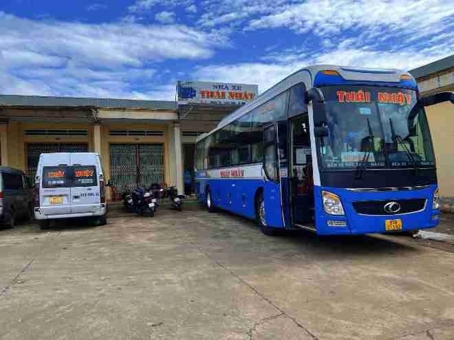 Xe Thái Nhật Mặt trước xe Bên hông xe Giường nằm 46 chỗ
