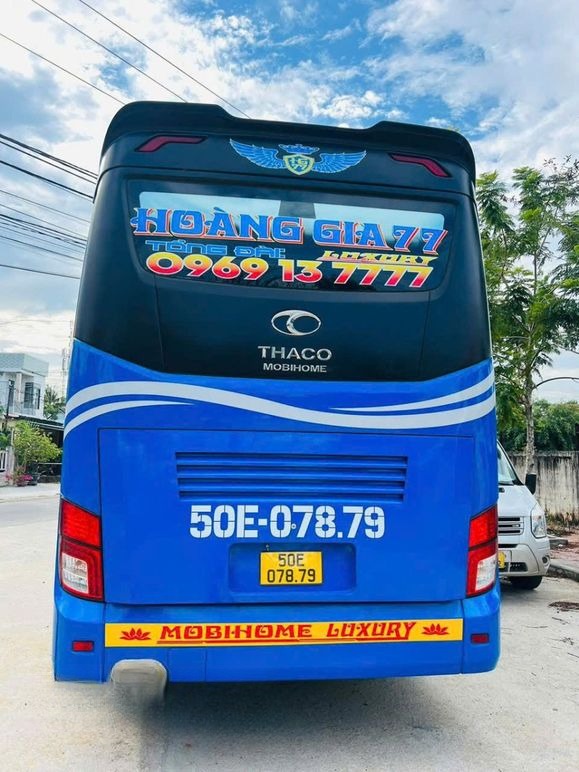 Xe Hoàng Gia 77 Mặt sau xe Limousine 24 Phòng