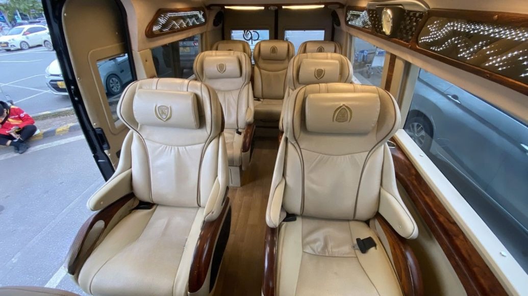 Xe Thành An Travel (Quảng Ninh) Ghế ngồi Tiện ích Nội thất Limousine 9 chỗ