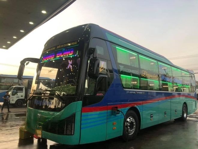 Xe Rạng Đông Buslines Bên hông xe Mặt trước xe Limousine 34 phòng