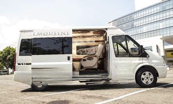 Xe Sapaco Bên hông xe Limo 8c