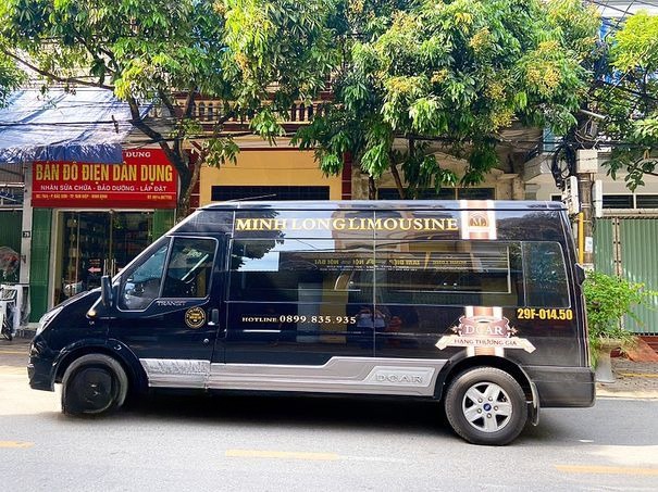 Xe Minh Long Limousine Bên hông xe 