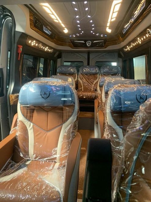 Xe Hoàng Anh Limousine Nội thất Limousine 11 chỗ VIP
