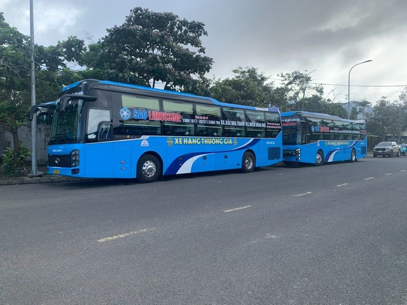 Xe Sao Limousine Bên hông xe Limousine giường phòng 22 chỗ